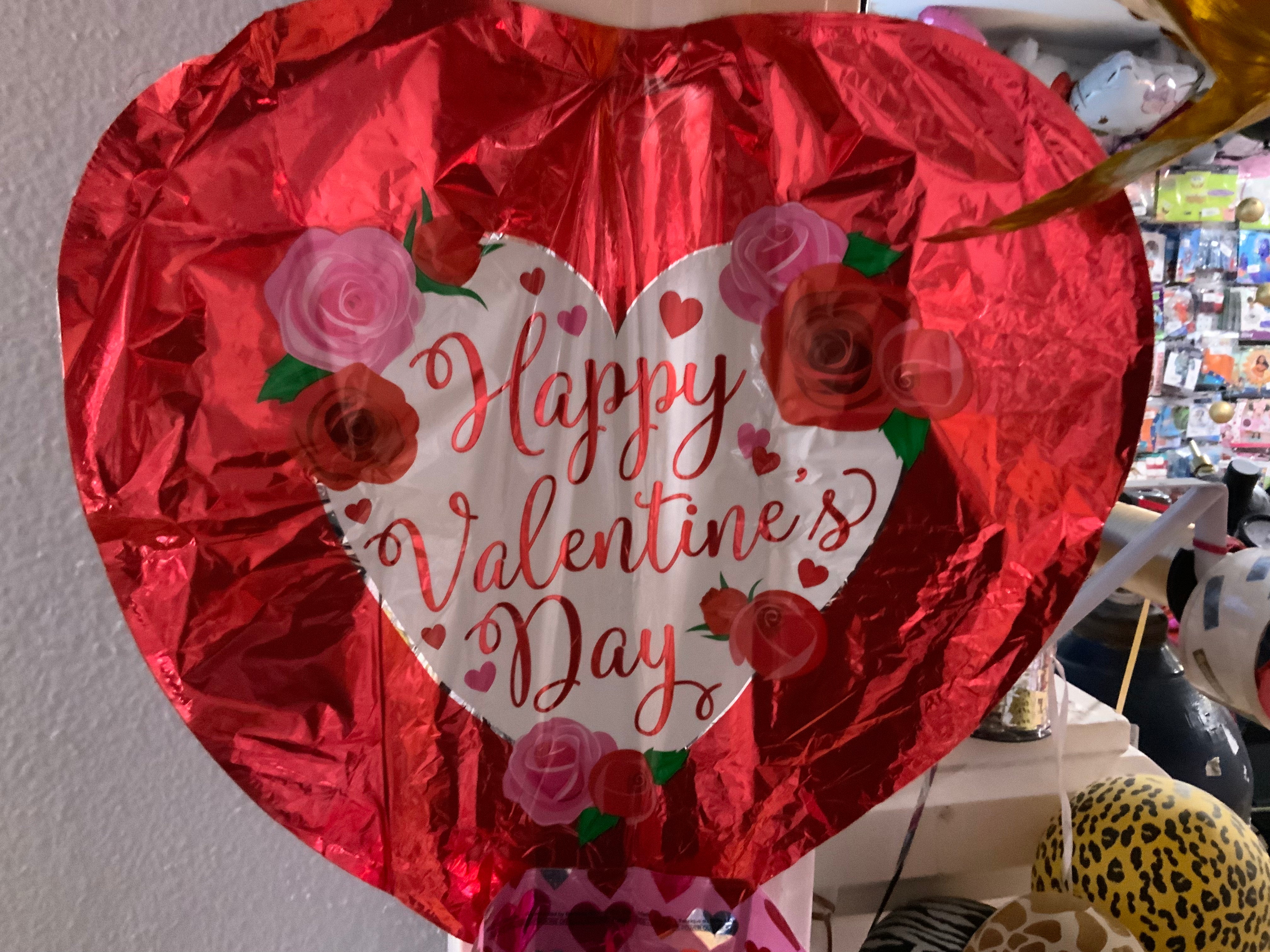 18” Heart Foil Happy Valentines Day with red and pink roses